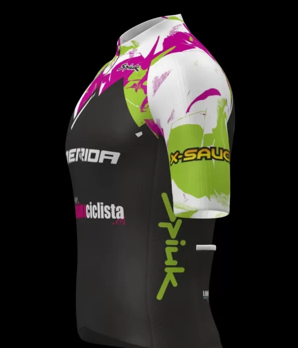 Ya podemos hacer oficial nuestra ropa de bici.😍😍😍😍😍De momento solo os mostramos el mallot (4)